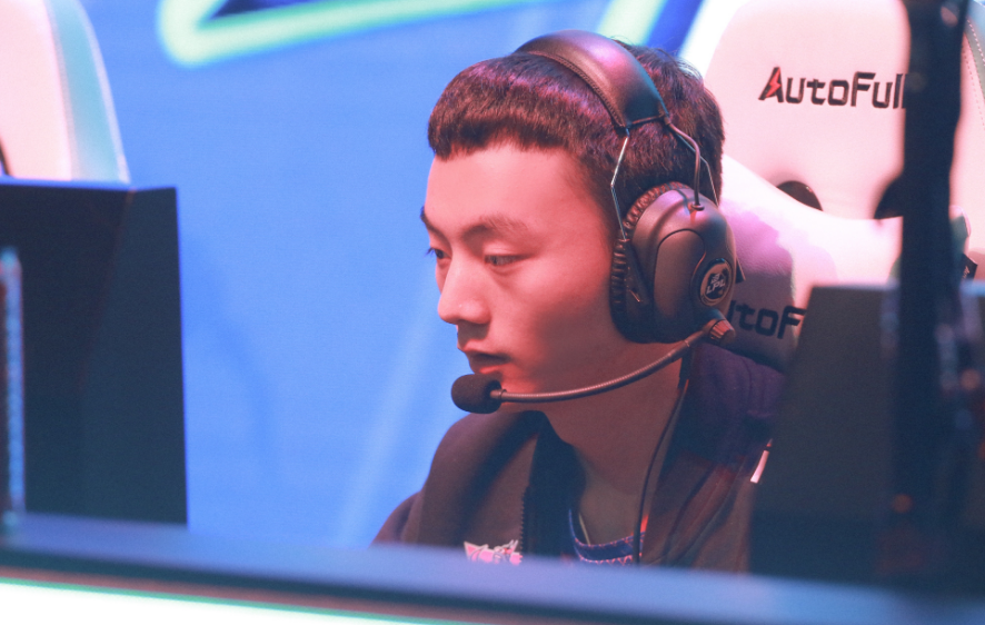 EDG轻取HKA，Tarzan三分雨点燃全场