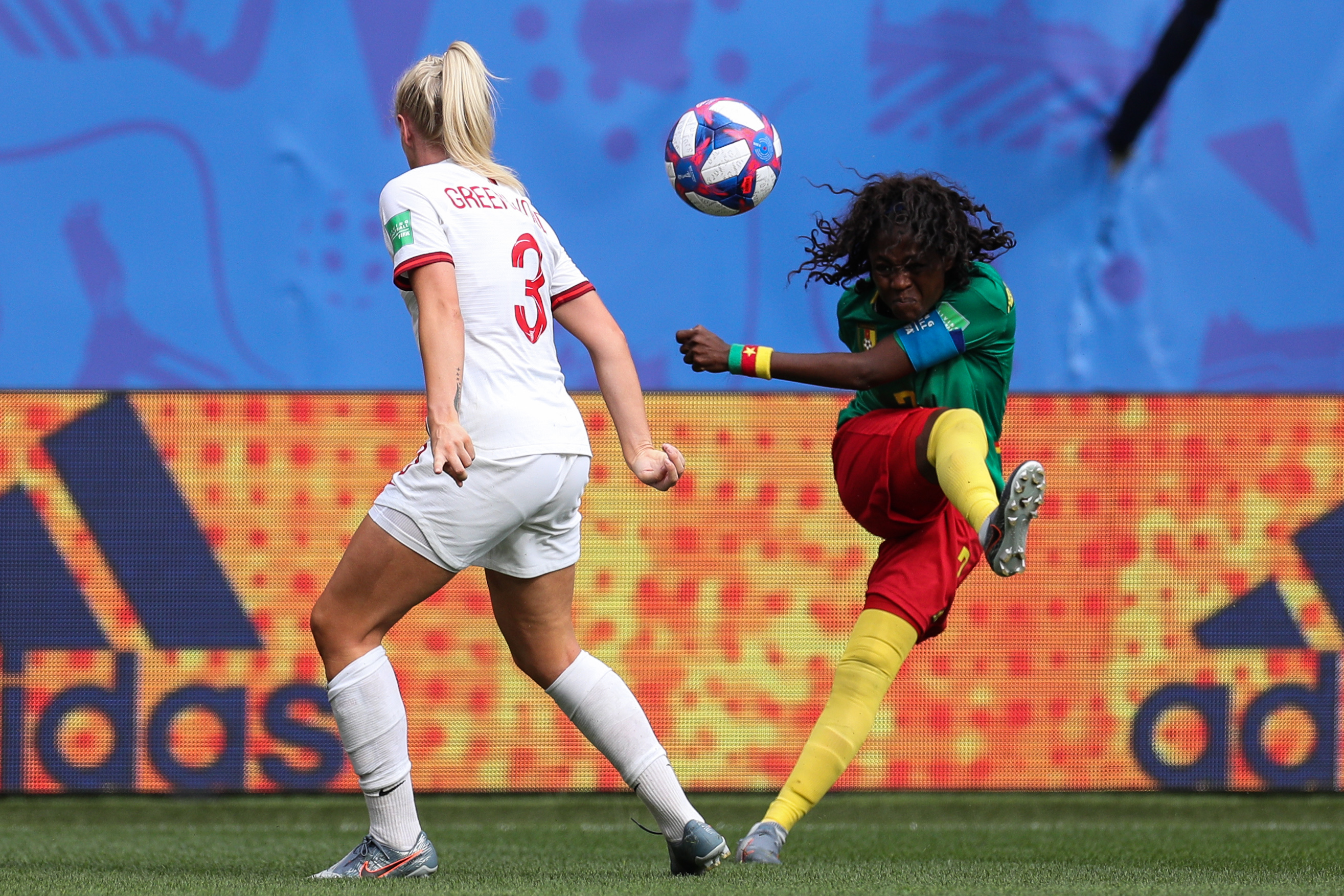 荷兰女足受困丹麦逼平，守住领先