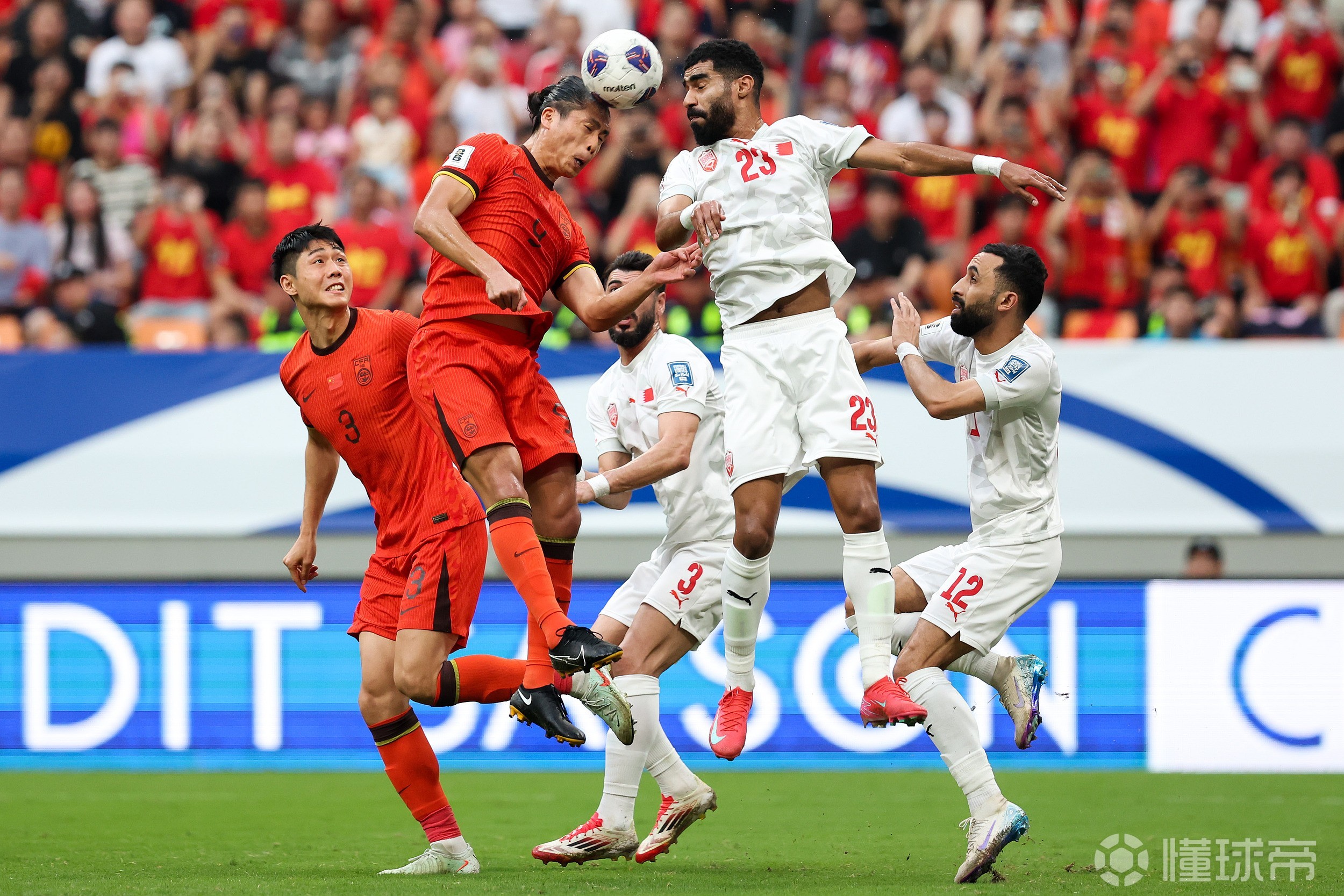 一场比赛中角逐激烈情绪高涨