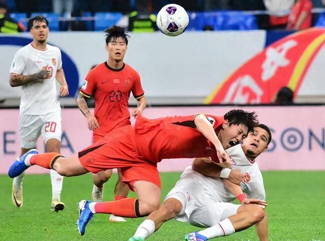 足球比赛惊现史诗级对决，球迷全程热血沸腾