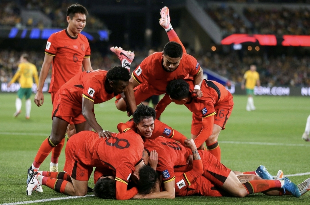 足球比赛惊现史诗级对决，球迷全程热血沸腾