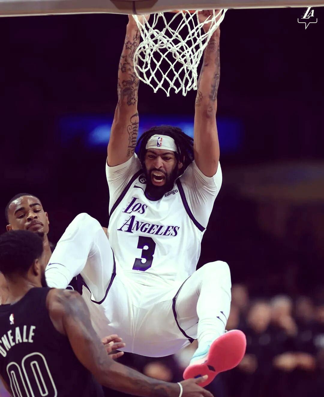 篮网碾压湖人,汉密尔顿爆发神勇 篮网碾压湖人,汉密尔顿爆发神勇